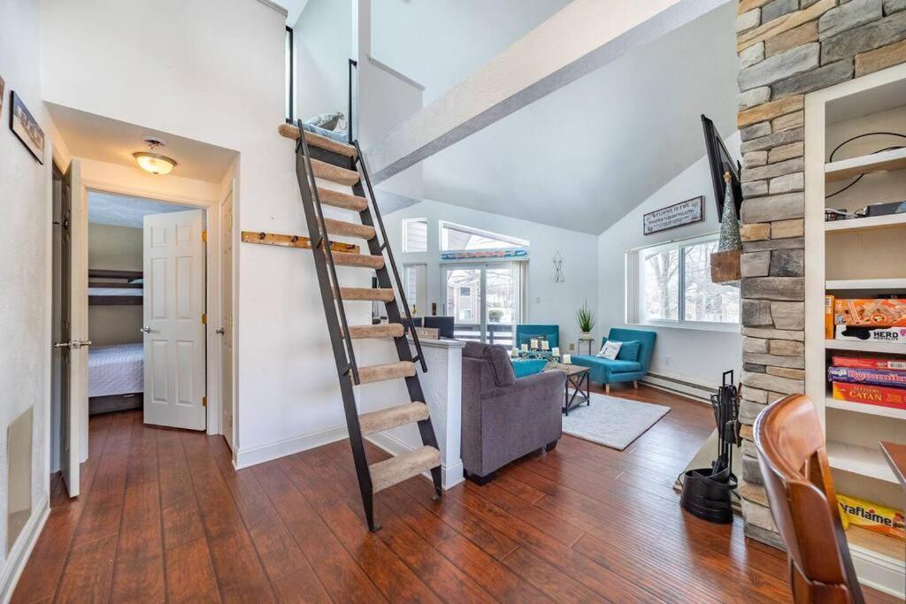 Hidden Valley - 1 Bedroom W/ Loft -2 Min. Walk To Pool/ten Apartment Somerset