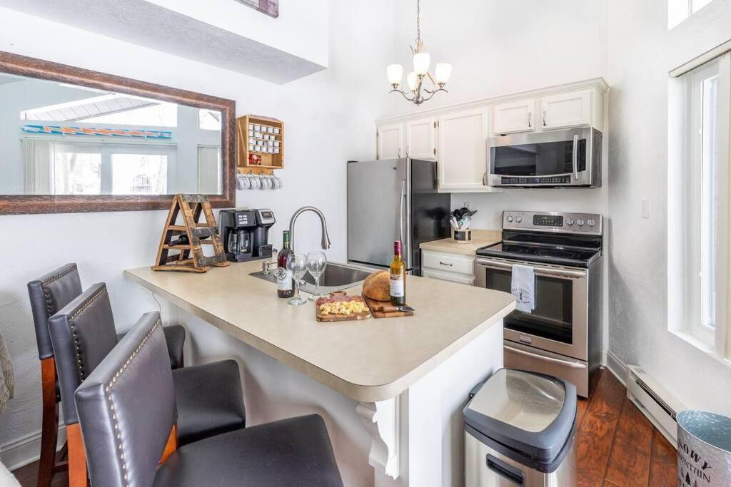 Apartment Hidden Valley - 1 Bedroom W/ Loft -2 Min. Walk To Pool/ten *